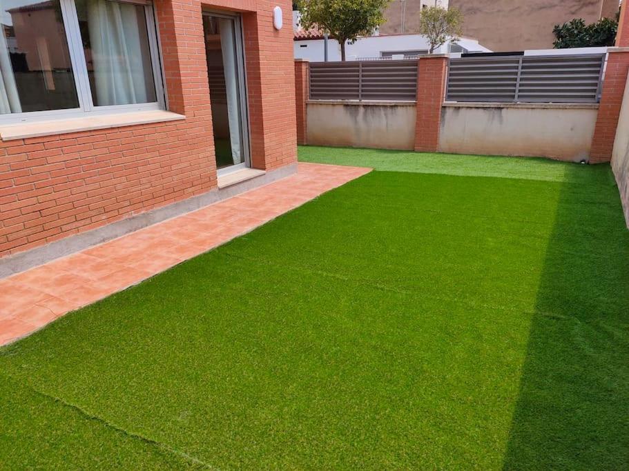 Chalet Amplio Con Jardin Y Zona Barbacoa. レウス エクステリア 写真